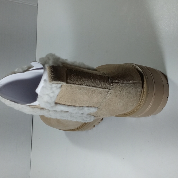 Boot - Picture 4 of 11